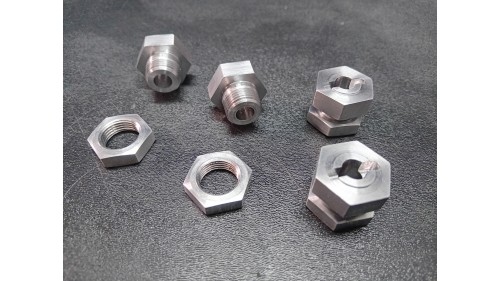 THUNDER TIGER MTA4-TEAM ASSOCIATED MGT 17MM HEX WHEEL HUBS
